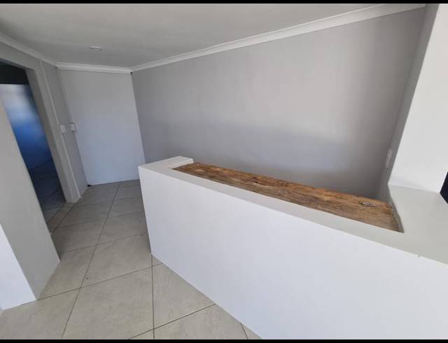 5 BEDROOM HOUSE FOR SALE IN FRAAIUITSIG